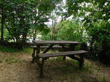 Aire de Pique-Nique sous le château de Sévérac, Office de Tourisme des Causses à l'Aubrac