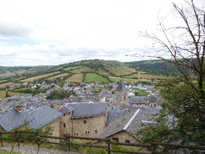 Aire de Pique-Nique sous le château de Sévérac, Office de Tourisme des Causses à l'Aubrac