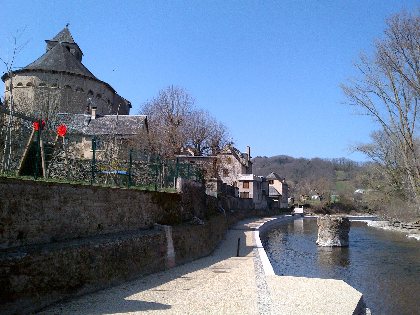 Aire de pique-nique à Sainte Eulalie d'Olt, Office de Tourisme des Causses à l'Aubrac