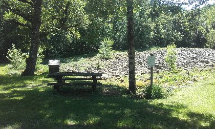 Aire de pique-nique à La Coulée de Lave, OFFICE DE TOURISME DU CANTON DE MUR DE BARREZ