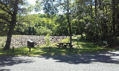 Aire de pique-nique à La Coulée de Lave, OFFICE DE TOURISME DU CANTON DE MUR DE BARREZ