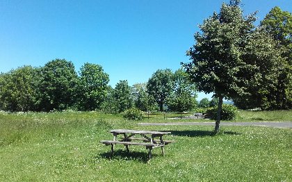 Aire de pique-nique à Thérondels, OFFICE DE TOURISME DU CANTON DE MUR DE BARREZ
