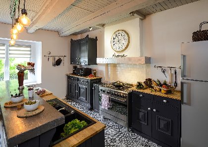 Les Grillons du chapeau, Entre terre et ciel