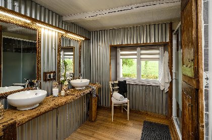 Les Grillons du chapeau, Entre terre et ciel