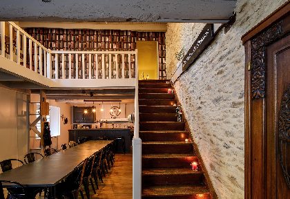 Les Grillons du chapeau, Entre terre et ciel