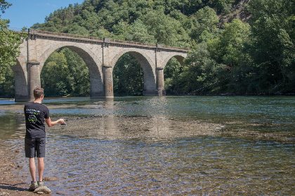 Le Tarn au pont des Hirondelles ou pont de Girbes (lâchers de truites), OFFICE DE TOURISME DU REQUISTANAIS