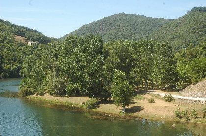 Le Tarn au pont des Hirondelles ou pont de Girbes (lâchers de truites), OFFICE DE TOURISME DU REQUISTANAIS