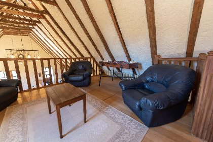 Mezzanine avec baby foot, propriétaires