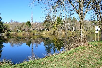 Plan d'eau de la Calquière à Rieupeyroux (lâchers de truites- payant) , Fédération de pêche de l'Aveyron