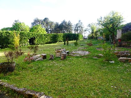 Stationnement devant le gîte, Ancienne bergerie du Viala