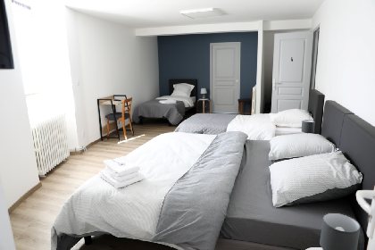 chambre n° 4 4 lits en 90 x 200 ou 1 lit 180 x 200 et 2 lits 90 x 200 ou 2 lits 180 x 200, propriétaire