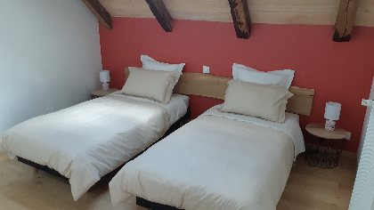 Chambre brique 2 lits en 90 ou 1 lit en 180, Brigitte et Romain MARCILHAC