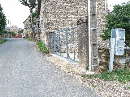 Portail d'entrée au gite, Brigitte et Romain MARCILHAC