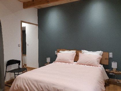 Sur le même niveau chambre lit en 160, écran tv et salle d'eau privative, Brigitte et Romain MARCILHAC