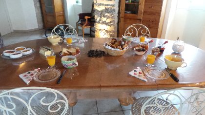 Chambre et table d'hôte Les Louves - Petit-déjeuner copieux, ©Dominique ESCACH