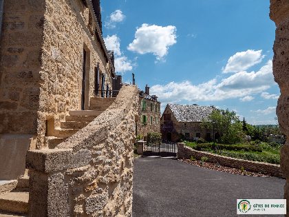 Le devant, Propriétaire du gîte