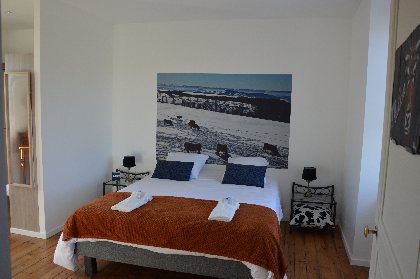 Chambre Aubrac avec dressing et bureau, lit Bultex 160, Jérémy BURGUIERE