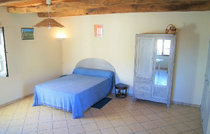 Mme Yvette CROS , OFFICE DE TOURISME DU REQUISTANAIS