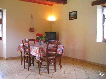 Mme Yvette CROS , OFFICE DE TOURISME DU REQUISTANAIS