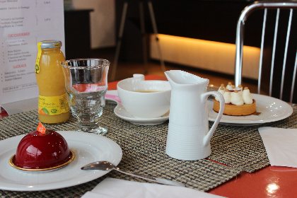 Dégustation au salon de thé , Pâtisserie Lacombe