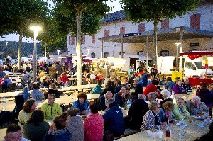 Marché nocturne des Fermiers de l'Aveyron à Sévérac-le-Château mardi 23 juillet
