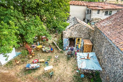 La Chapelle-café, ©Virginie Govignon - OFFICE DE TOURISME LARZAC VALLEES
