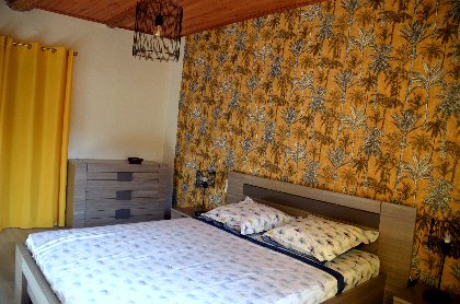 Chez Elie, Chez Elie