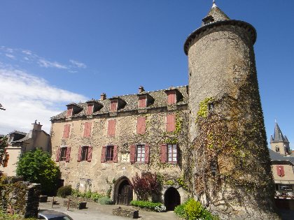 Village, bourg de Salles-Curan, OFFICE DE TOURISME DE PARELOUP LEVEZOU