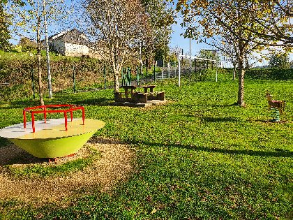 Aire de pique-nique terrain de jeux de Campouriez, OFFICE DE TOURISME CANTONAL DE SAINT AMANS DES COTS