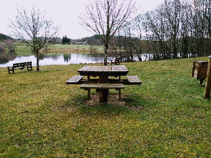 Aire de pique-nique du lac de Saint-Gervais, OFFICE DE TOURISME CANTONAL DE SAINT AMANS DES COTS
