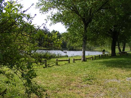 Aire de pique-nique plan d'eau de Sangayrac, OFFICE DE TOURISME CANTONAL DE SAINT AMANS DES COTS
