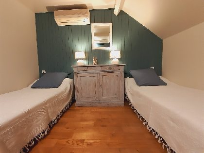 Figuiès, une chambre avec deux petits lits, Béatrice Boyer