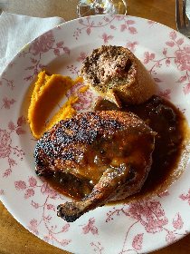 Léonie, Cuisine Aveyronnaise (groupes), Relais Millau Larzac