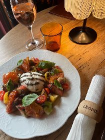 Léonie, Cuisine Aveyronnaise (groupes), Relais Millau Larzac