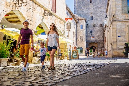 Visite guidée expérientielle de Villeneuve-d'Aveyron, OT Villefranche-Najac