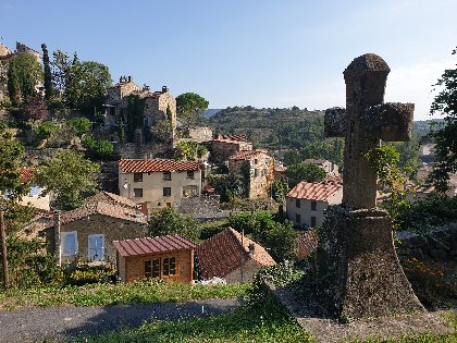 Entre Larzac et Lévézou : un petit air méridional, ROQUEFORT TOURISME