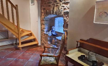 Accès à la mezzanine, OFFICE DE TOURISME LARZAC VALLEES