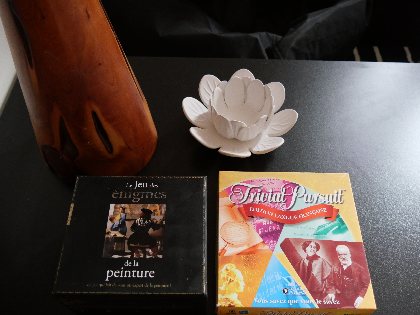 Des jeux de société sont à votre disposition, La chambre de l'artiste