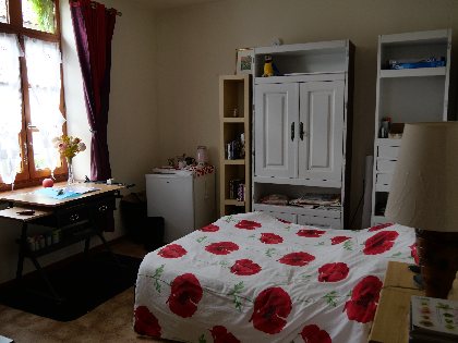 Chambre spacieuse, La chambre de l'artiste