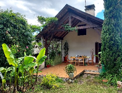 Les volets rouges , Office de Tourisme des Causses à l'Aubrac